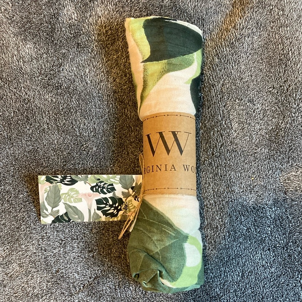 NWT Virginia Wolf floral wrap one size